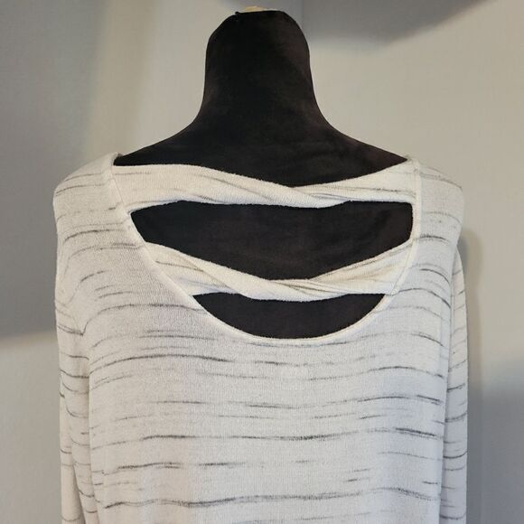 a.n.a. Cream Long Sleeve Scoop Neck Twist Back Top Size L - Picture 4 of 14